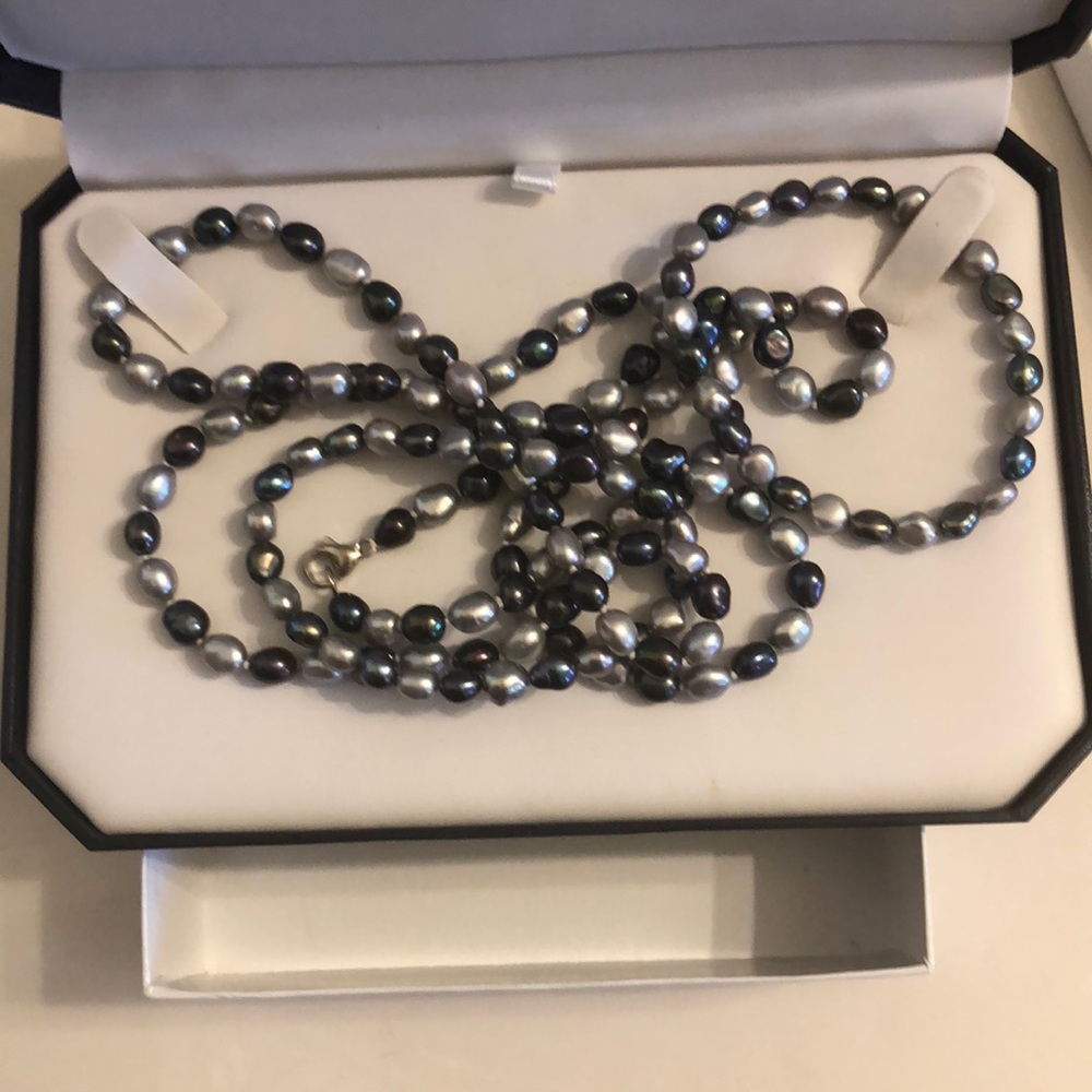 Grey pearl necklace with sterling catch